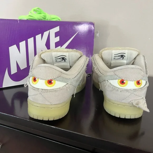 Nike SB Mummy Cream and Light Green Sneakers - Picture 9 of 13
